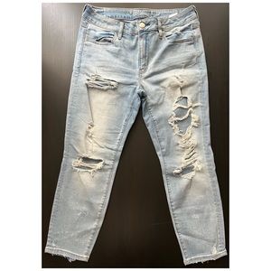 American Eagle Outfitters | Light Wash Ripped Ankle Jegging Size 12 Short